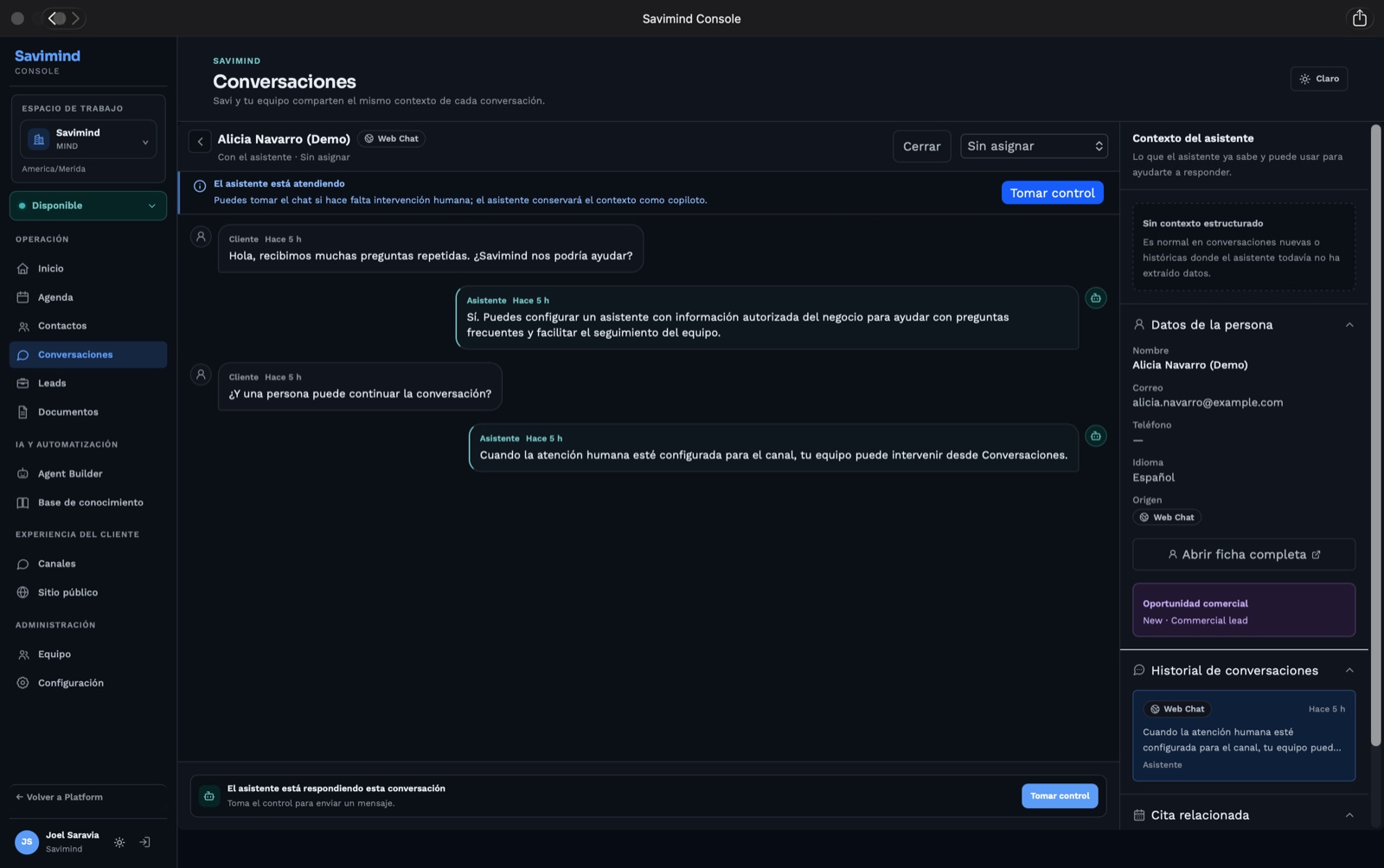 Interfaz de conversaciones de Savimind Console en modo oscuro