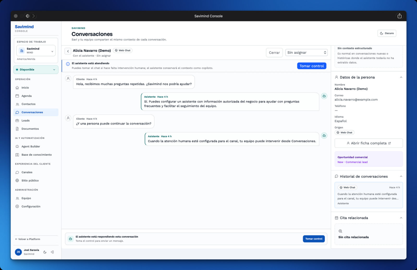 Savimind Console con una conversación de ejemplo y una oportunidad comercial
